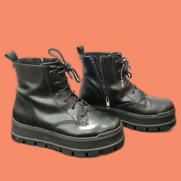 UGG Sidnee Waterproof Black Leather Platform Boots - Size 8.5 - EUC - Picture 1 of 6